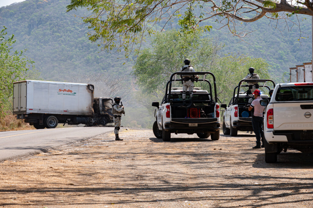 Incendio de camión de empresa "Su  Pollo" sobre la carpeta asfáltica 